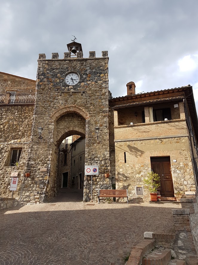 Allerona's Porta del Sole & clock tower